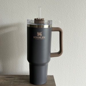 Stanley 40 oz Quencher - Coal